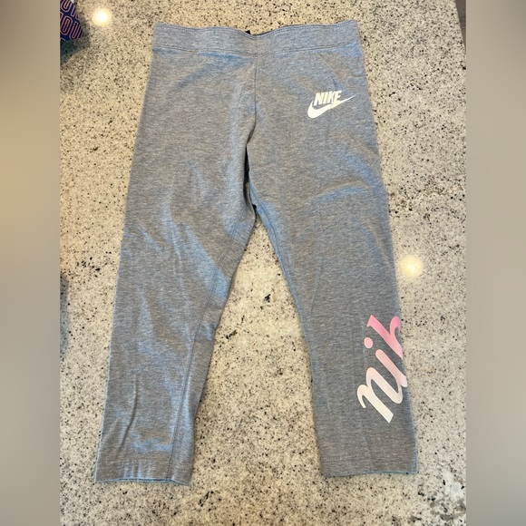 Nike Cropped Leggings - Picture 3 of 6